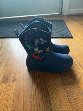 Jan & Jul Insulated snow/rain Dino Boots